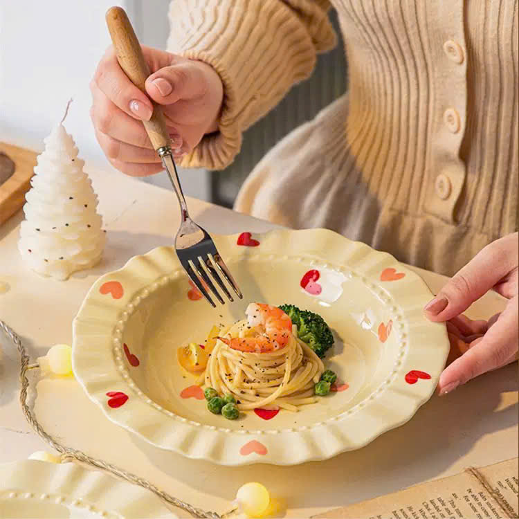 Dĩa sứ viền tim siêu xinh (V)